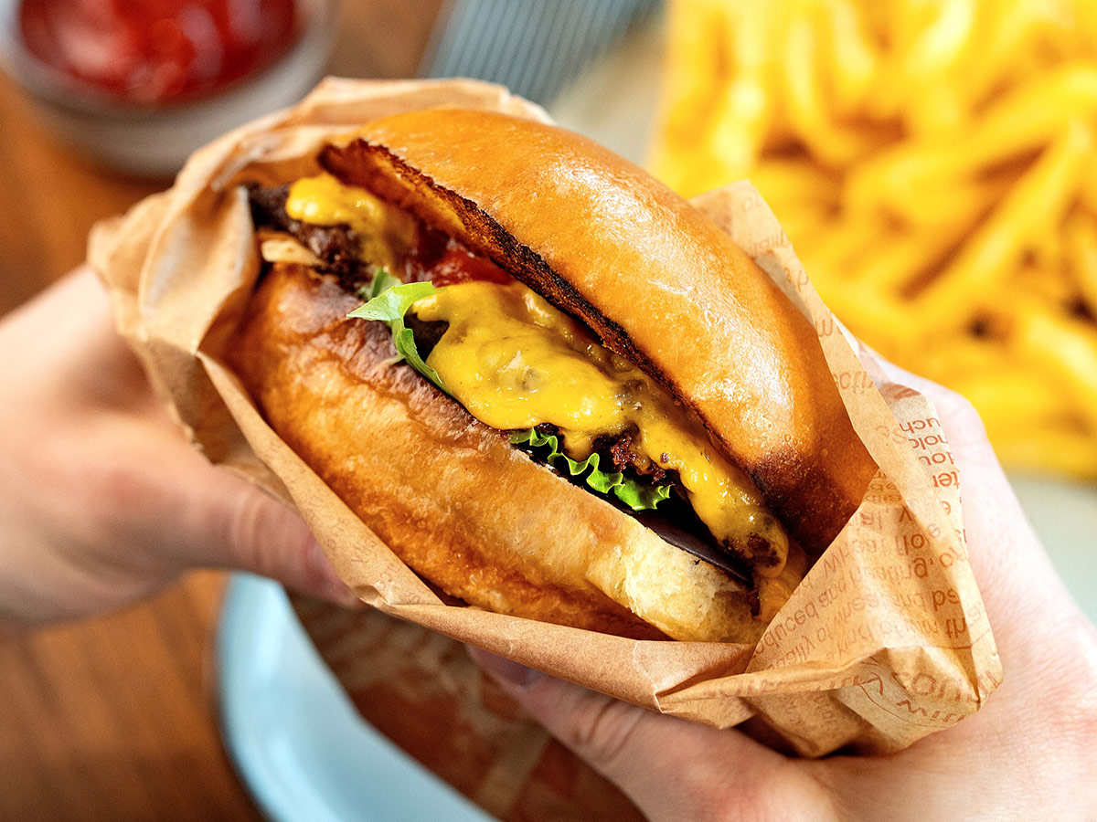 Smashed Burger mit Pommes